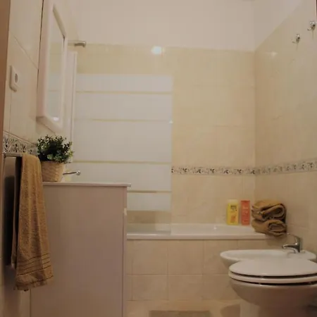 Casa Camoes, Near Airport, 4km Beach Διαμέρισμα *