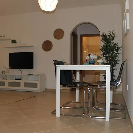 Casa Camoes, Near Airport, 4km Beach